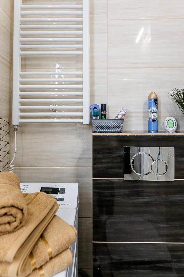 Center Apartment Mlynska Kosice With Private Parking Exterior foto