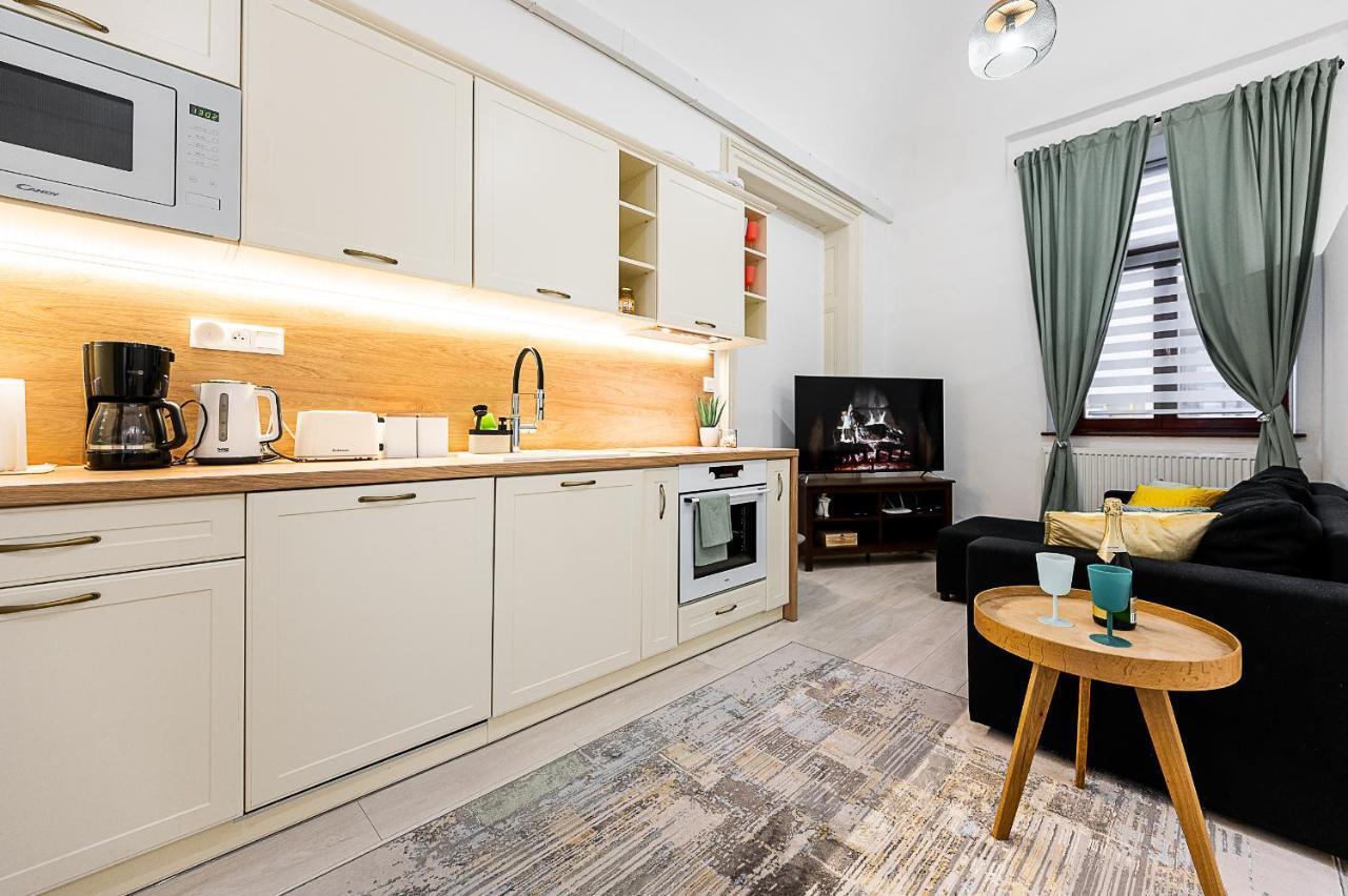 Center Apartment Mlynska Kosice With Private Parking Exterior foto