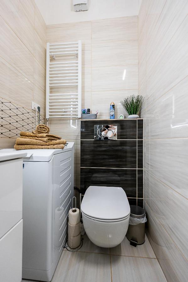 Center Apartment Mlynska Kosice With Private Parking Exterior foto