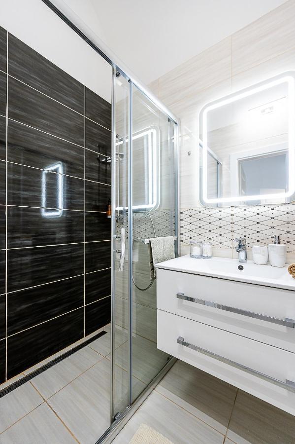 Center Apartment Mlynska Kosice With Private Parking Exterior foto