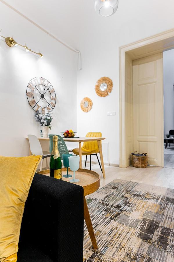 Center Apartment Mlynska Kosice With Private Parking Exterior foto