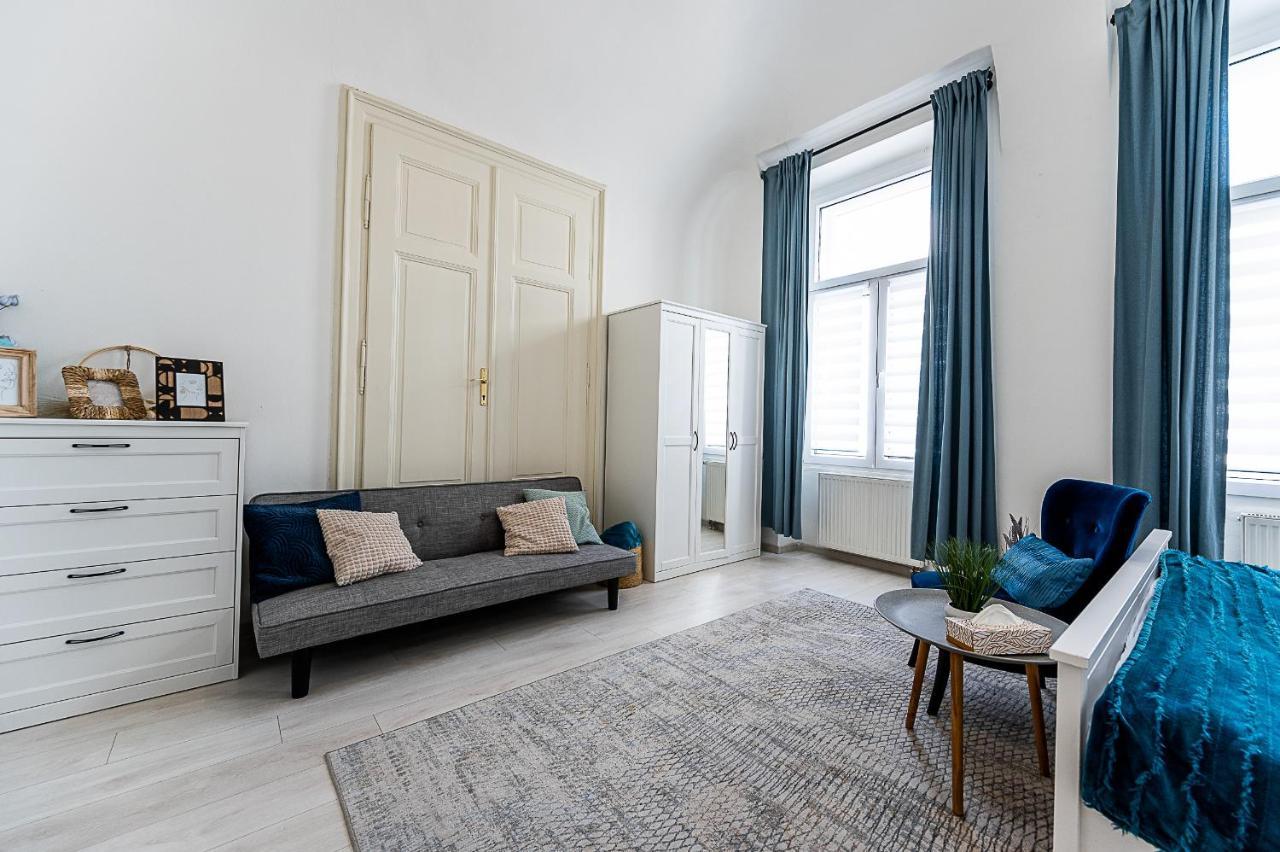 Center Apartment Mlynska Kosice With Private Parking Exterior foto