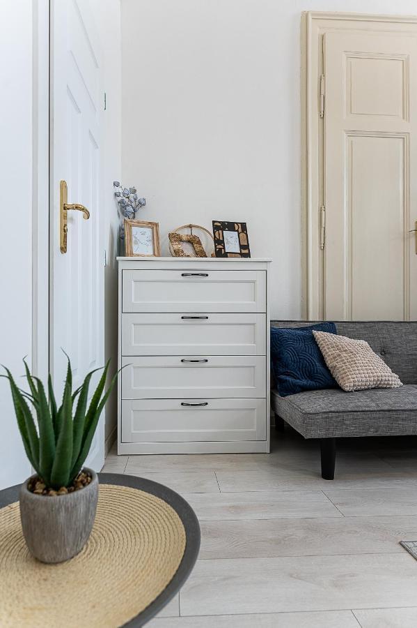 Center Apartment Mlynska Kosice With Private Parking Exterior foto