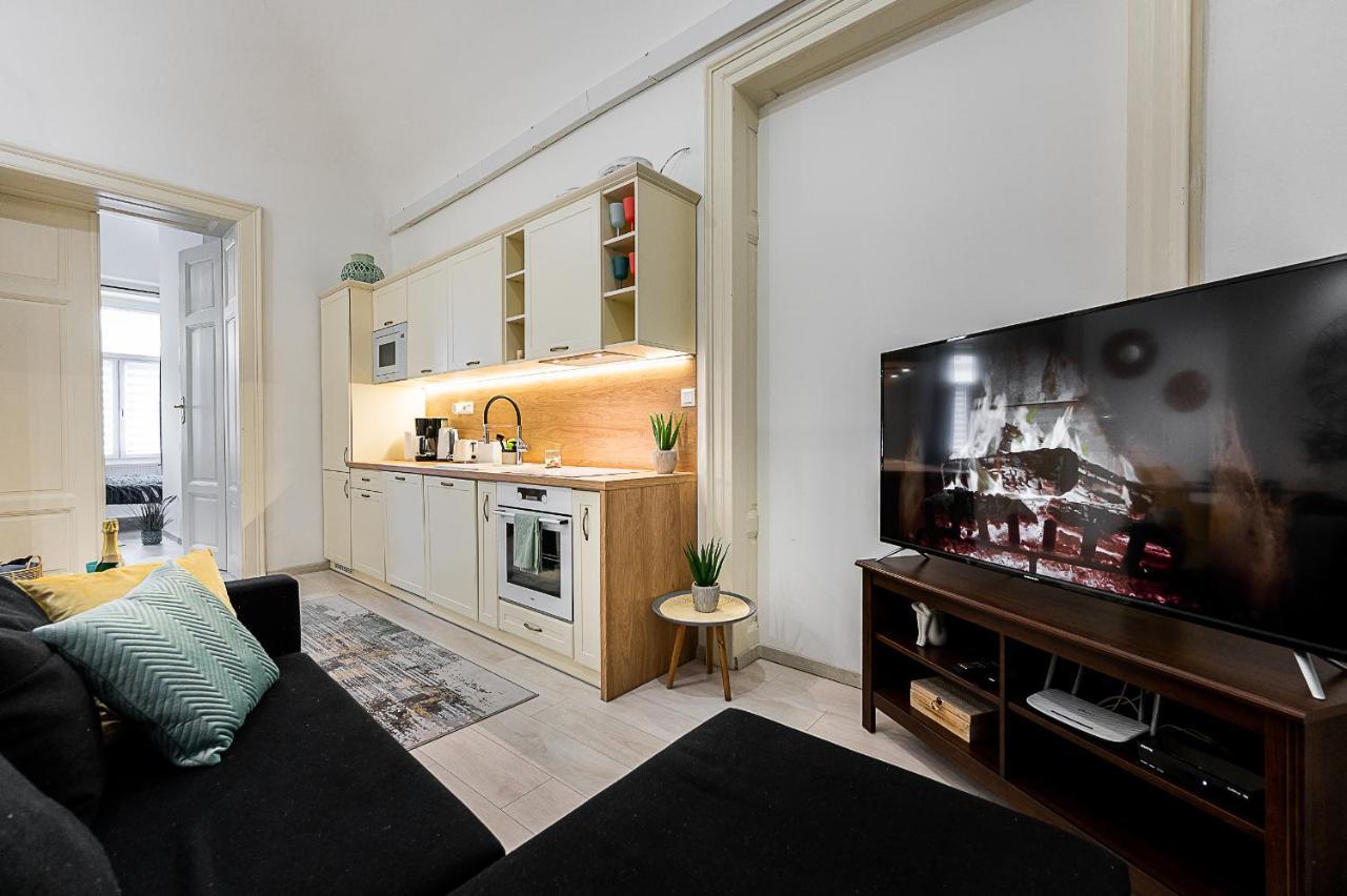 Center Apartment Mlynska Kosice With Private Parking Exterior foto
