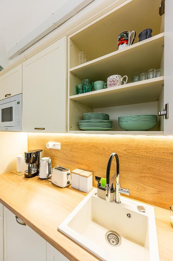 Center Apartment Mlynska Kosice With Private Parking Exterior foto