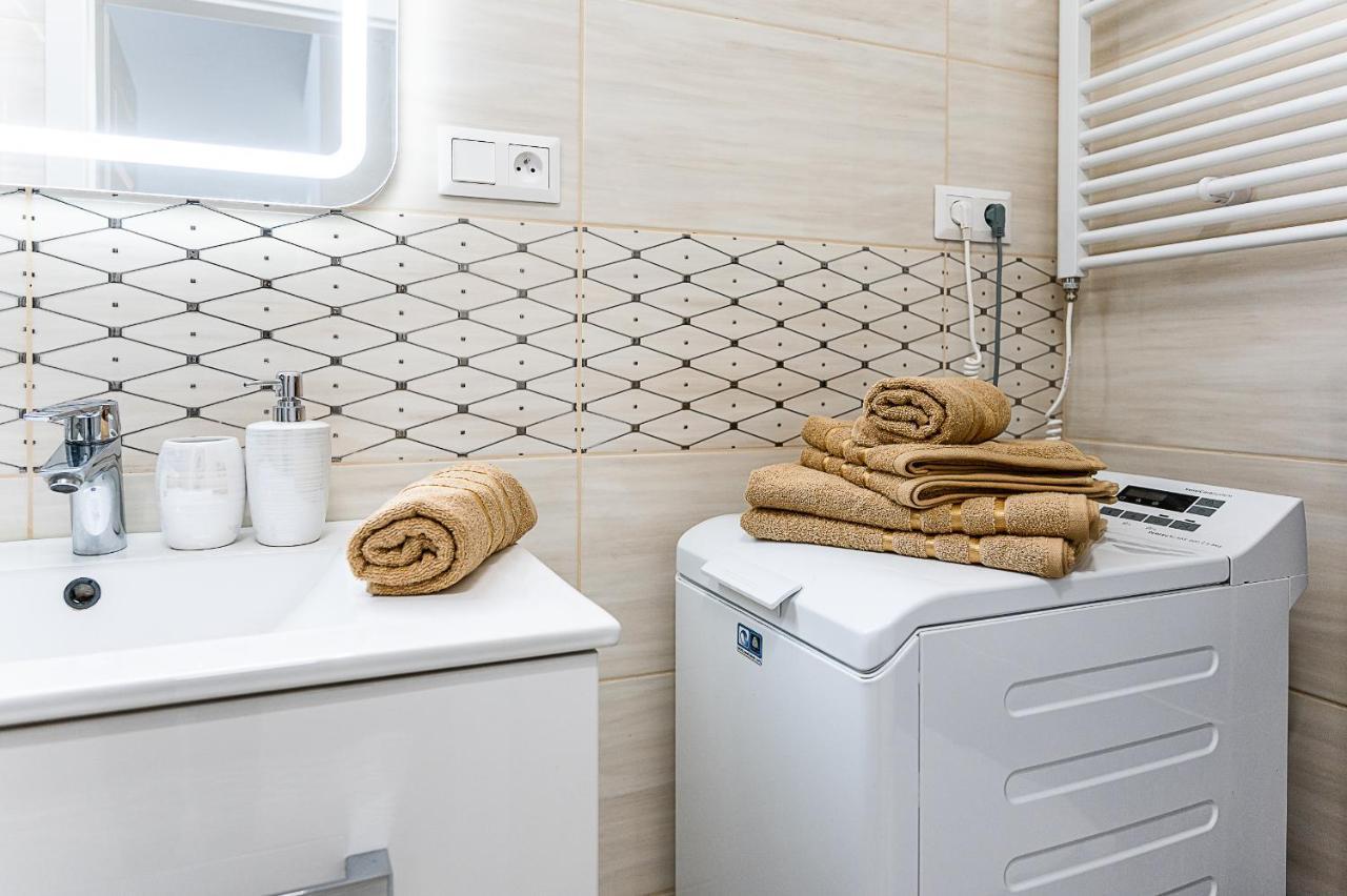 Center Apartment Mlynska Kosice With Private Parking Exterior foto