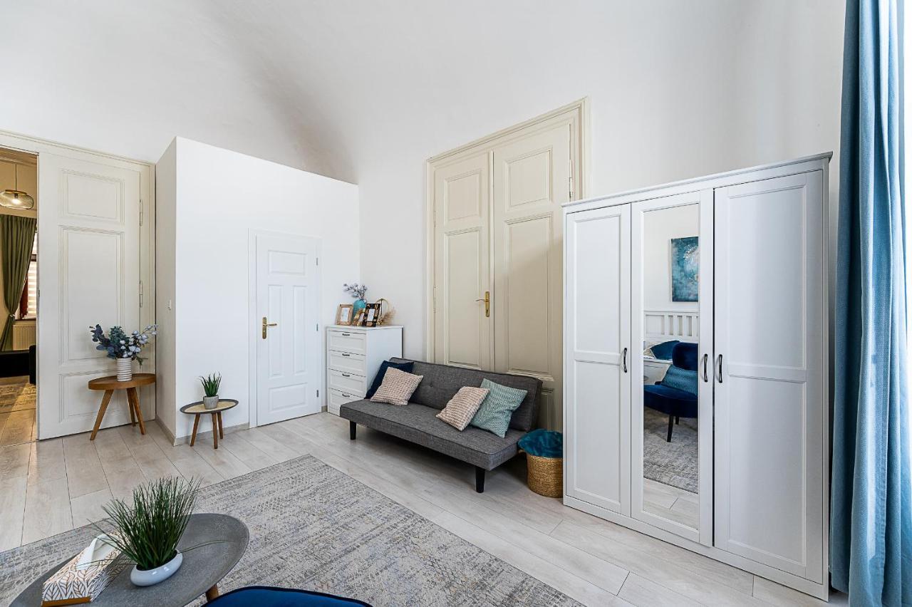 Center Apartment Mlynska Kosice With Private Parking Exterior foto
