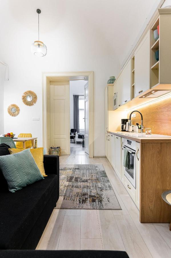 Center Apartment Mlynska Kosice With Private Parking Exterior foto